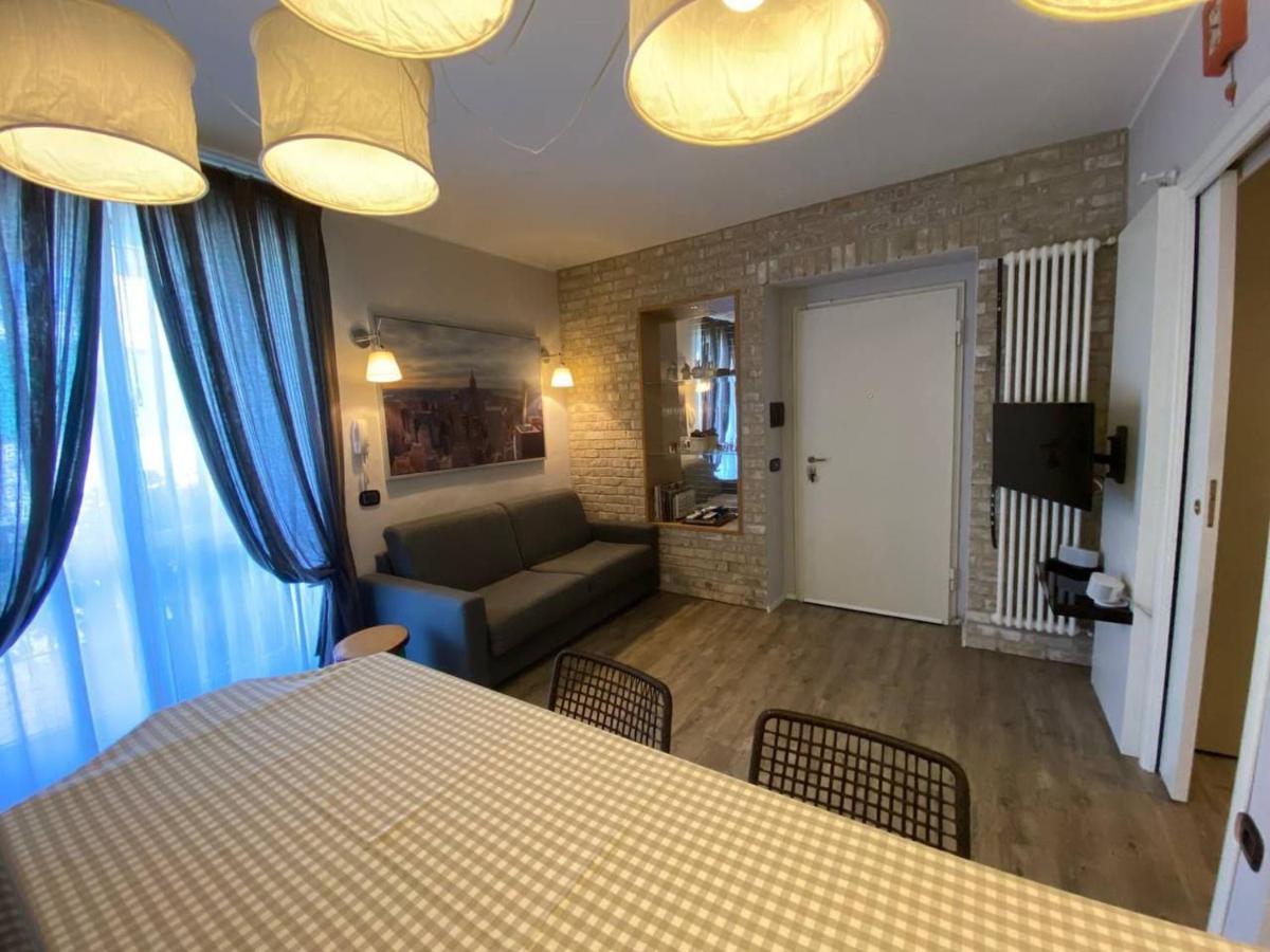 Desenzano Luxury Apartment 代森扎诺-德尔加达 外观 照片